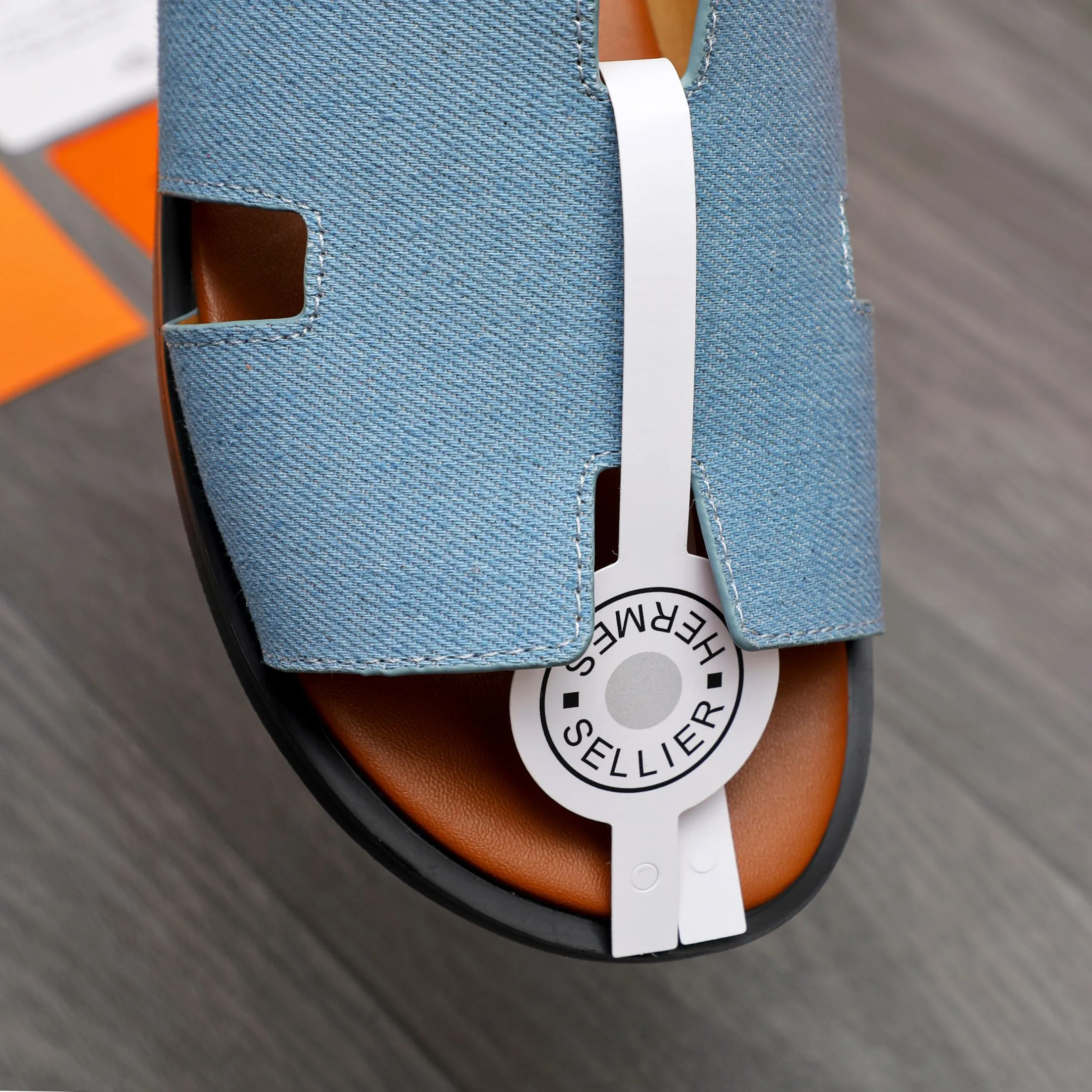 Men's shoes 💰280 Product trademark: Hermes "Hermes" slippers True size: 38-46 Product material: Denim breathable upper, microfiber lining, original outsole